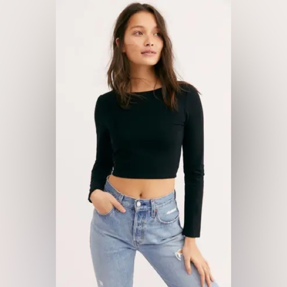 PrettyLittleThing Black Long Sleeve Crop Top